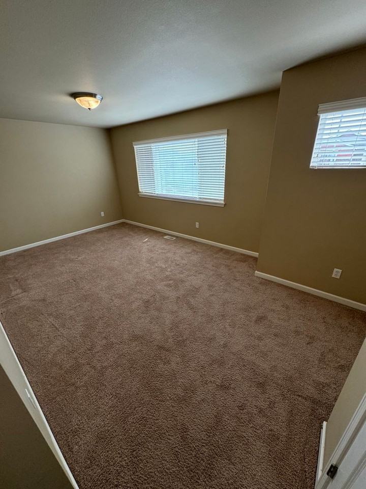 7644 Kodiak Ave Ne - Photo 7 of 13