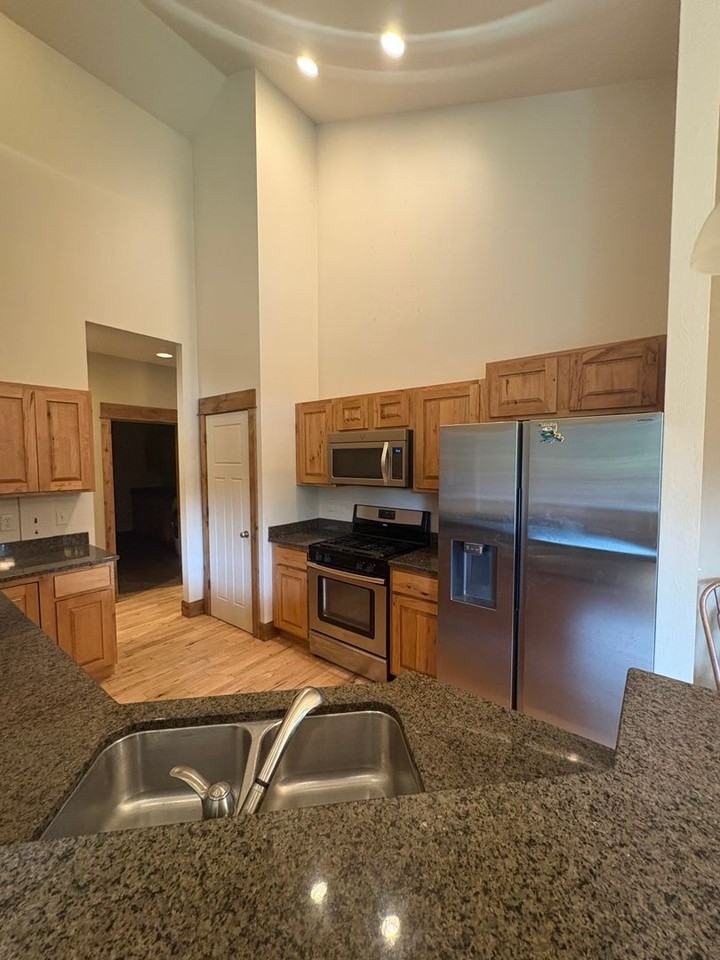 3114 Madrona Ln - Photo 5 of 21