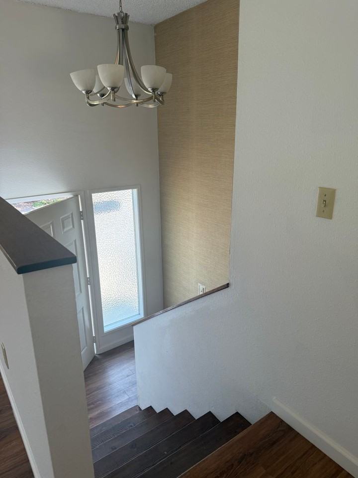 1715 Nw Deane St - Photo 3 of 17