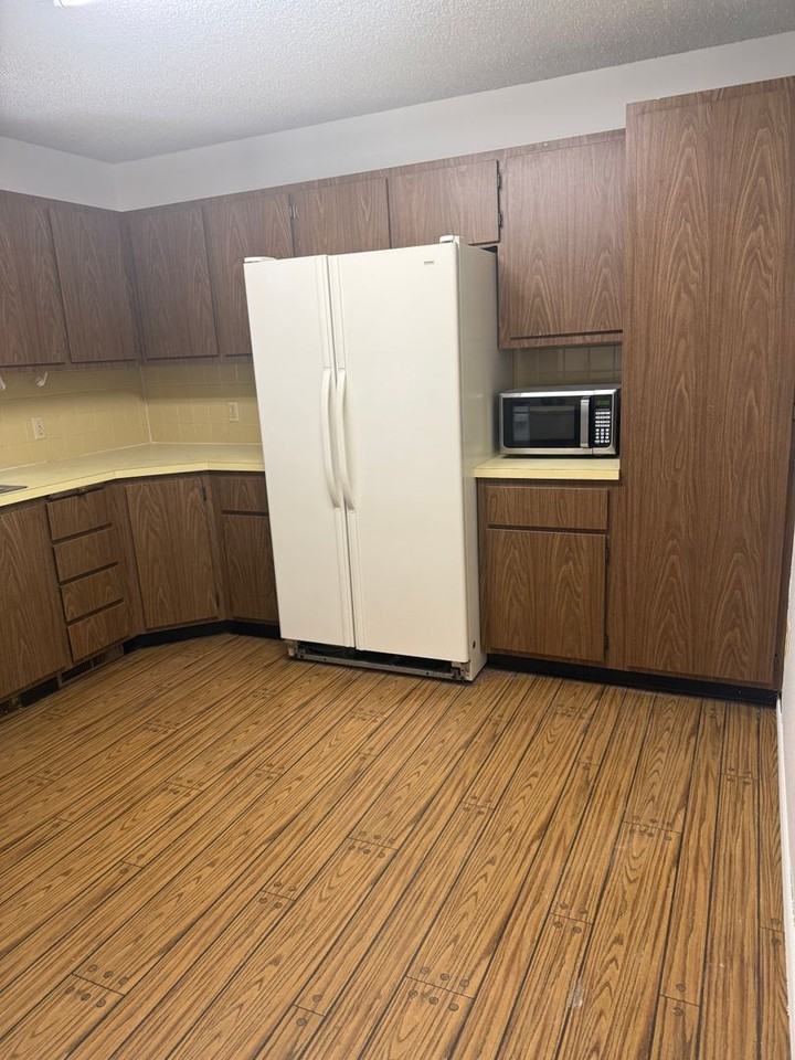 1715 Nw Deane St - Photo 5 of 17