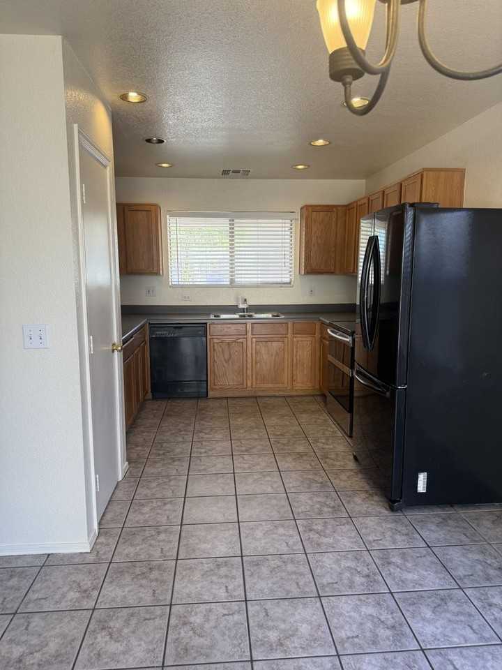2448 E Hazeltine Way - Photo 2 of 12