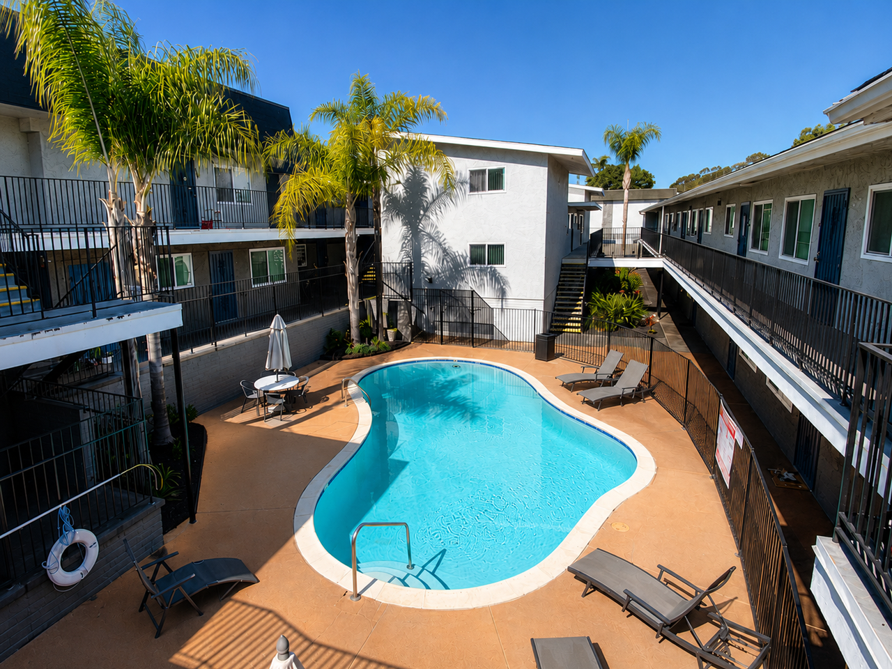 Vista Capri Apartments in Kearny Mesa - Photo 2 of 8