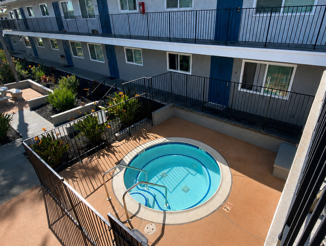 Vista Capri Apartments in Kearny Mesa - Photo 3 of 8