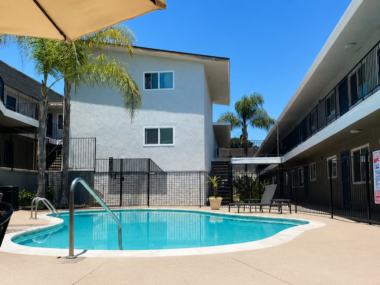 Vista Capri Apartments in Kearny Mesa - Photo 5 of 8