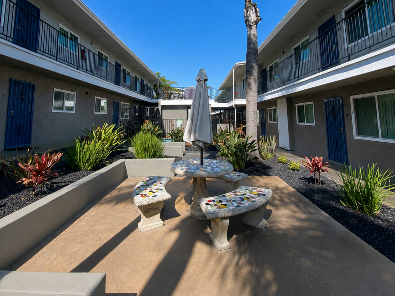 Vista Capri Apartments in Kearny Mesa - Photo 6 of 8