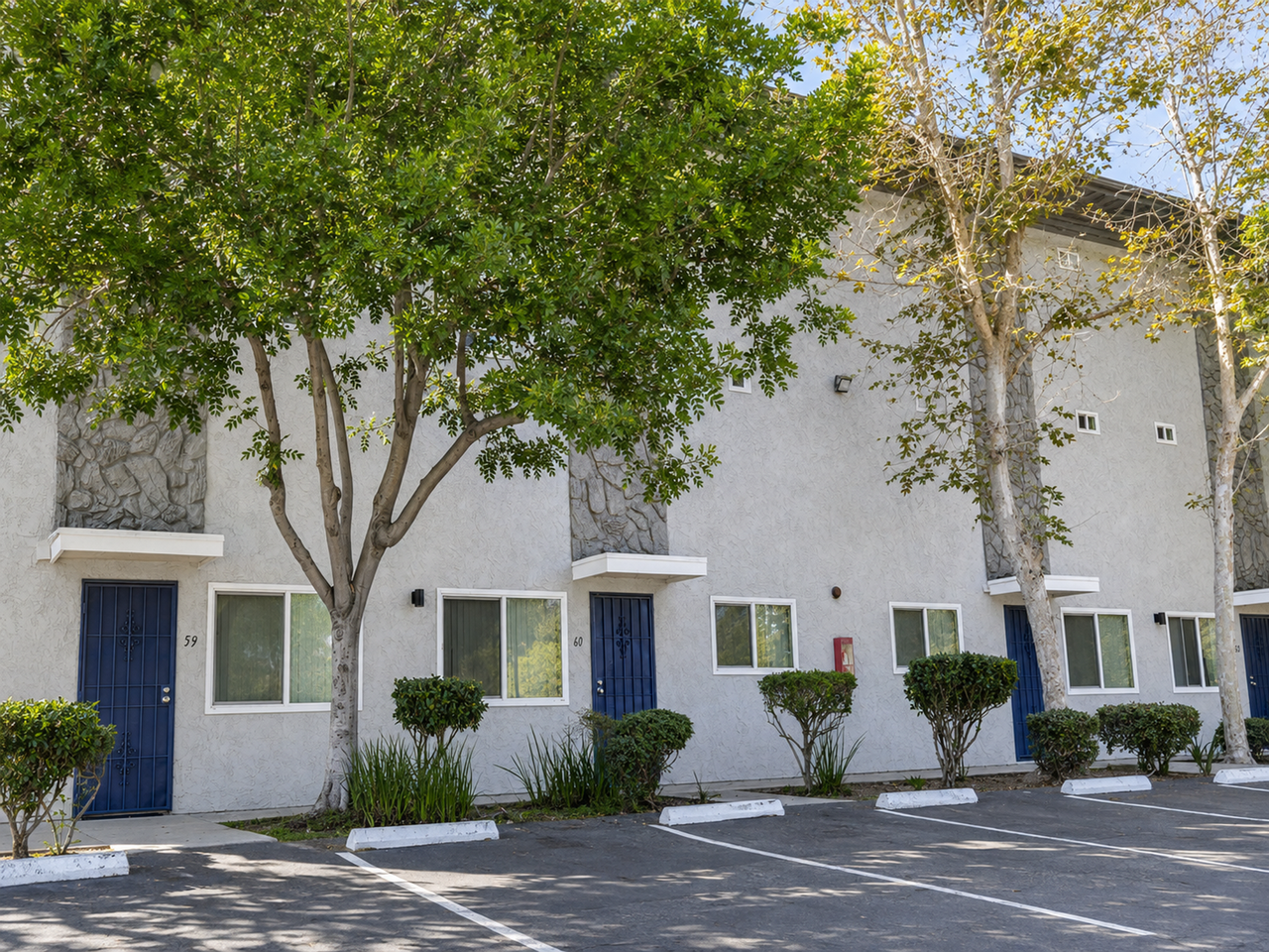 Vista Capri Apartments in Kearny Mesa - Photo 7 of 8