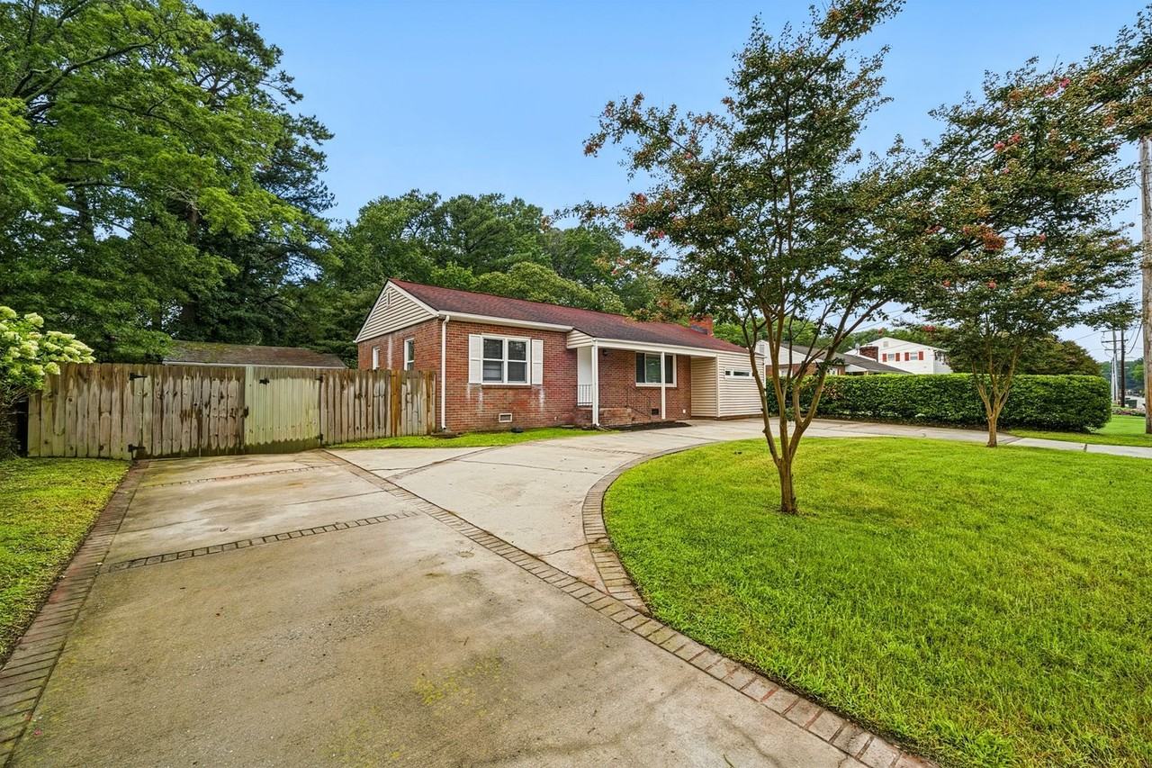 107 Woods Rd - Photo 2 of 40