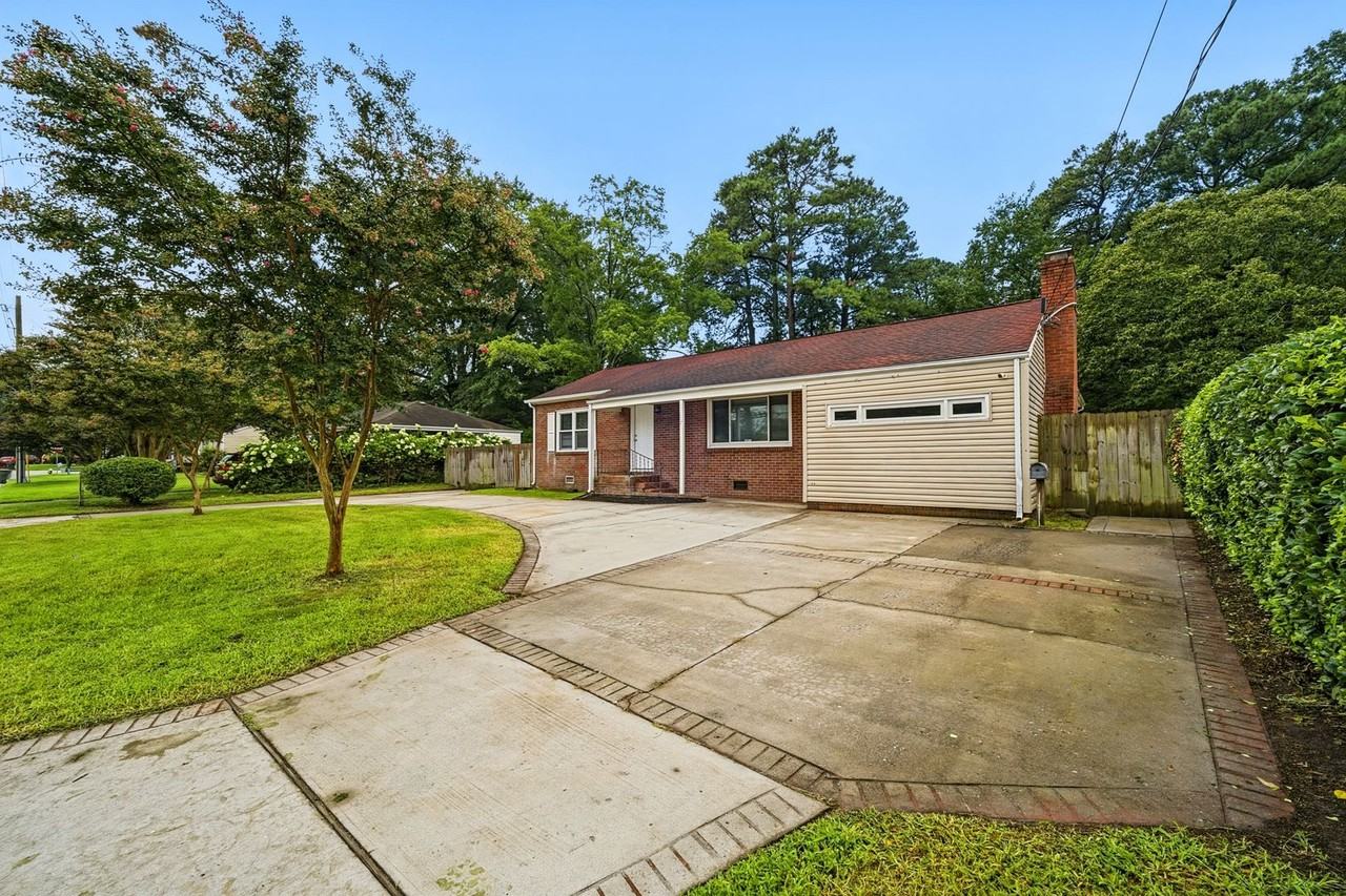 107 Woods Rd - Photo 3 of 40