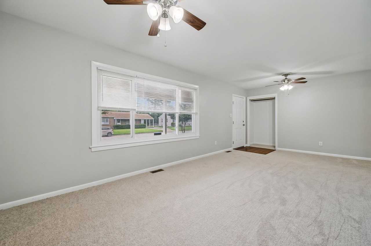 107 Woods Rd - Photo 7 of 40