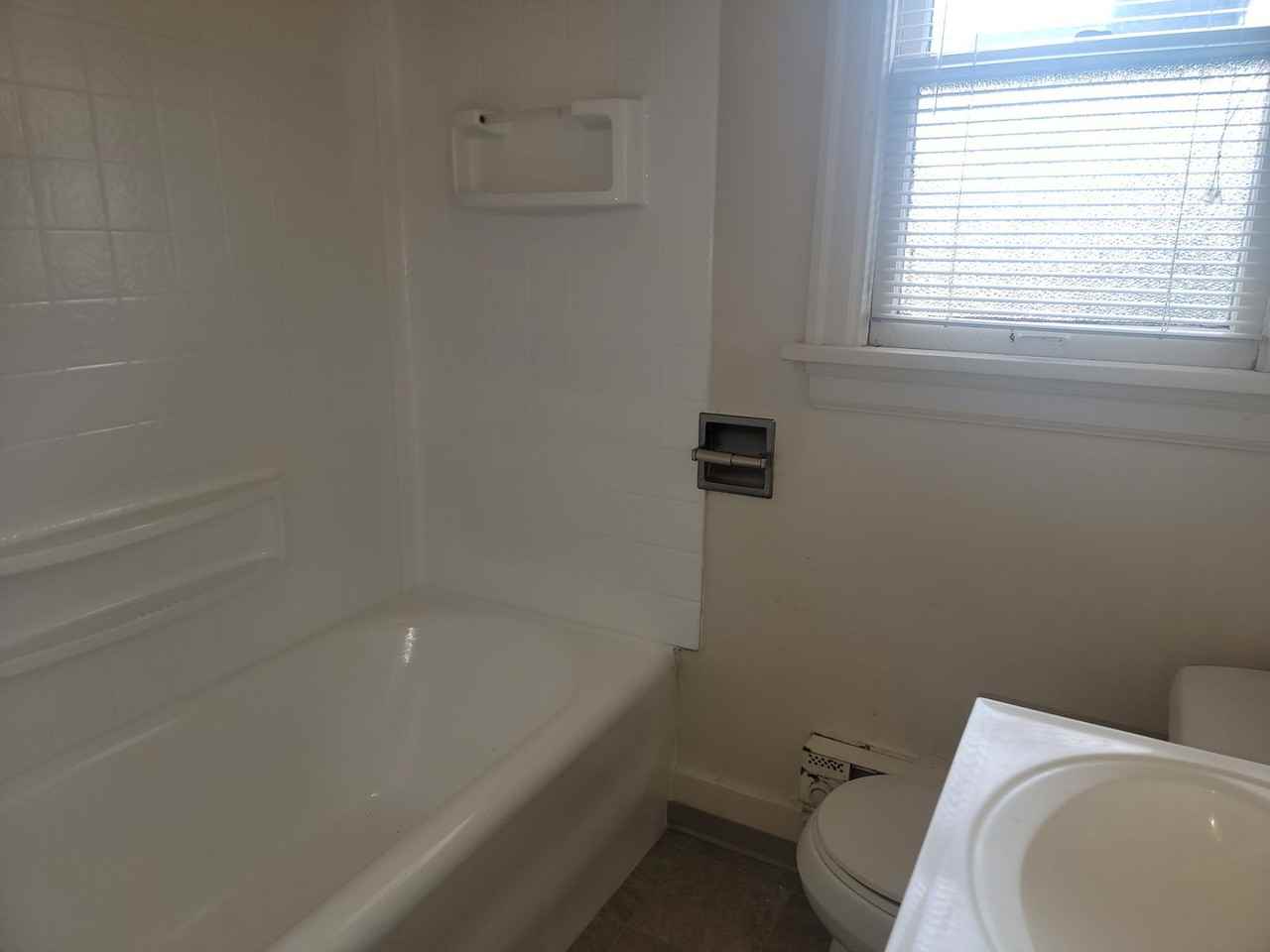 2251 Ne 53rd St - Photo 6 of 12