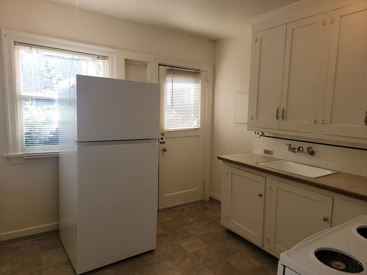 2251 Ne 53rd St - Photo 7 of 12