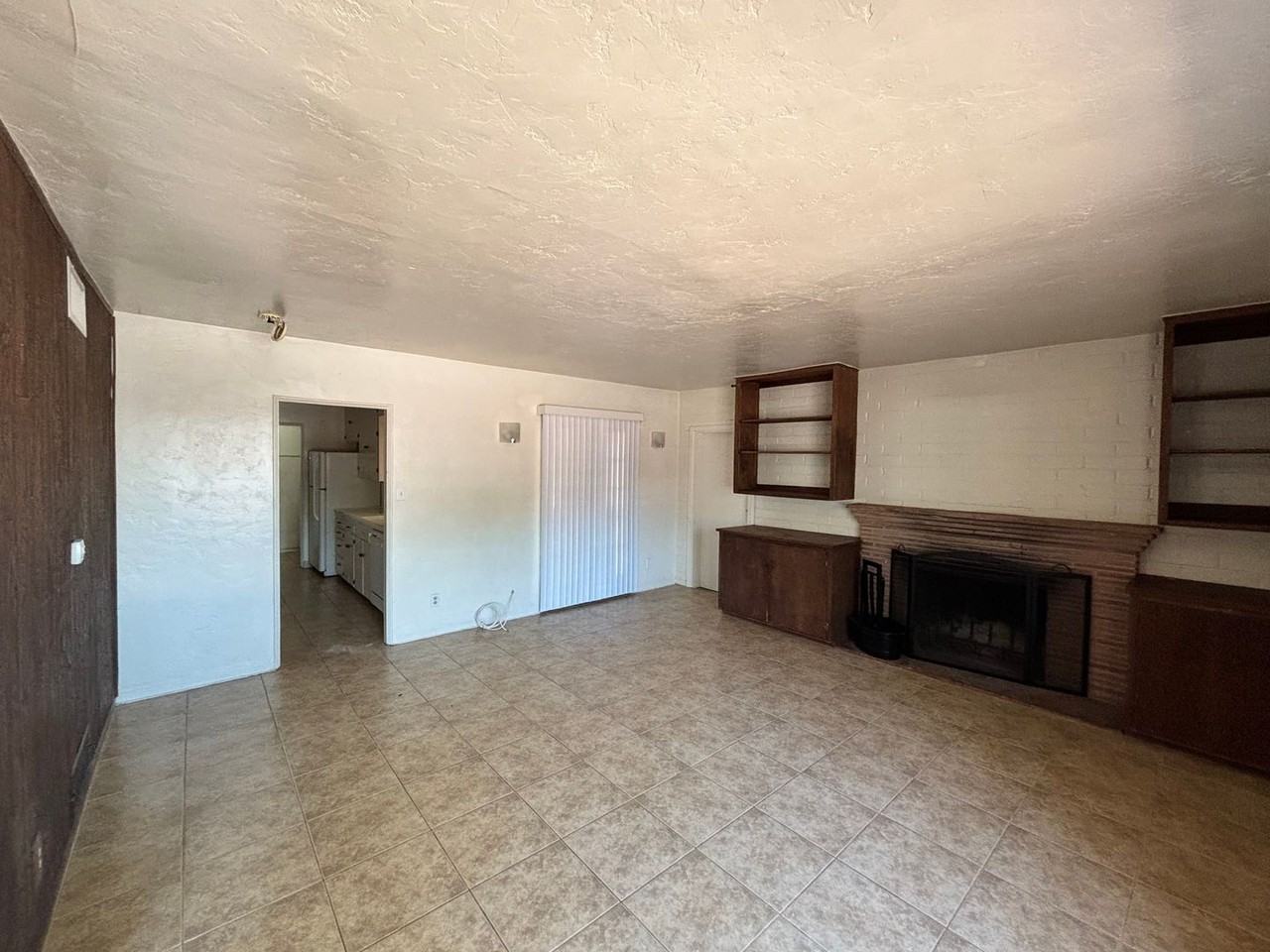 4132 E Kings Rd - Photo 2 of 10