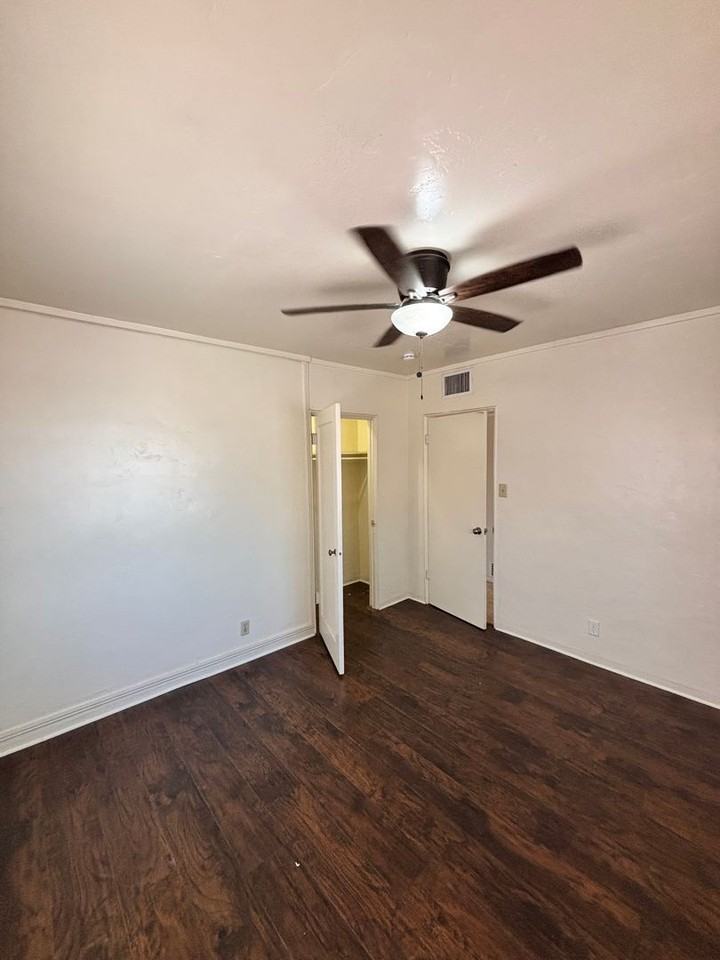 4132 E Kings Rd - Photo 4 of 10