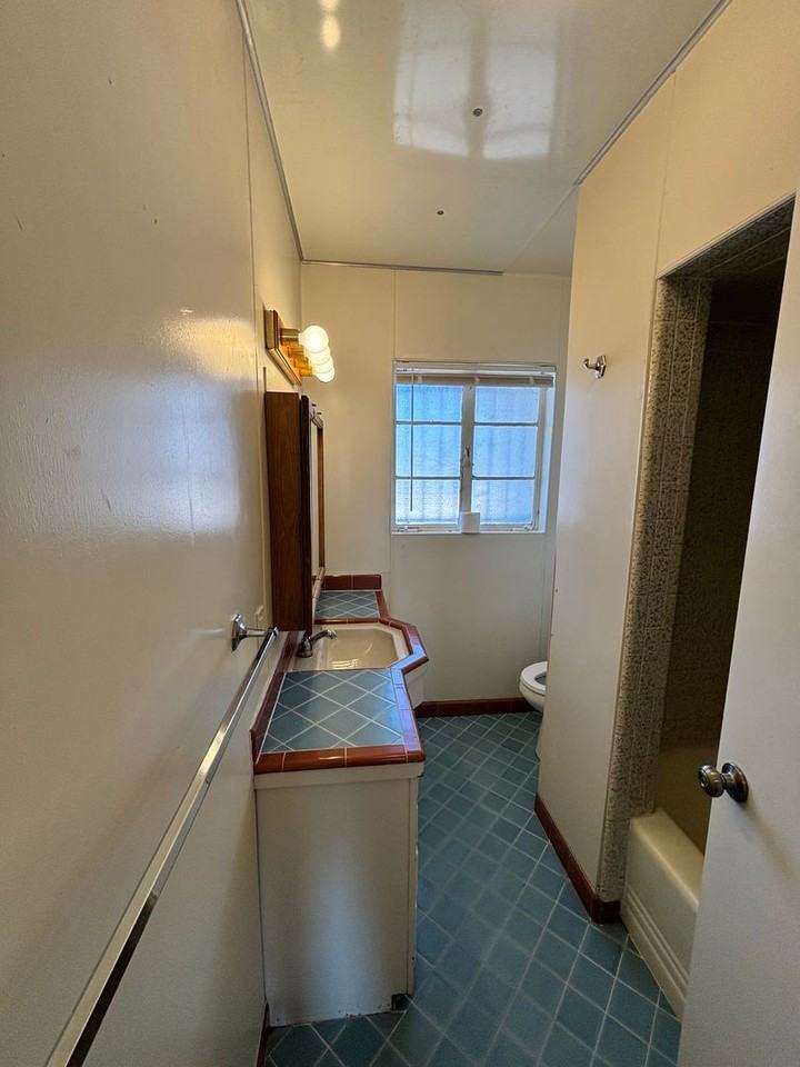 4132 E Kings Rd - Photo 7 of 10