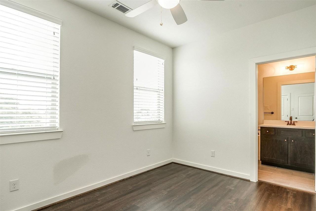 3515 S Hills Ave - Photo 3 of 27