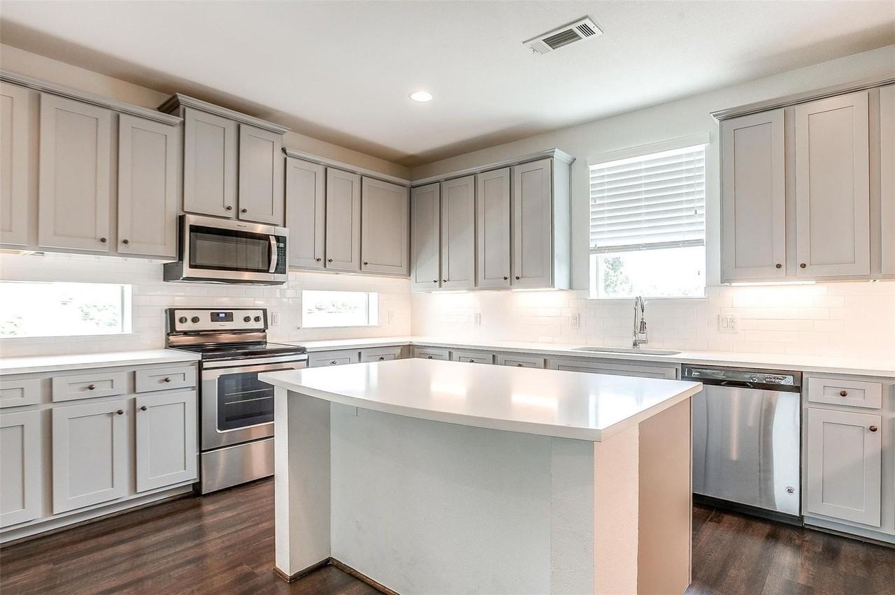 3515 S Hills Ave - Photo 4 of 27