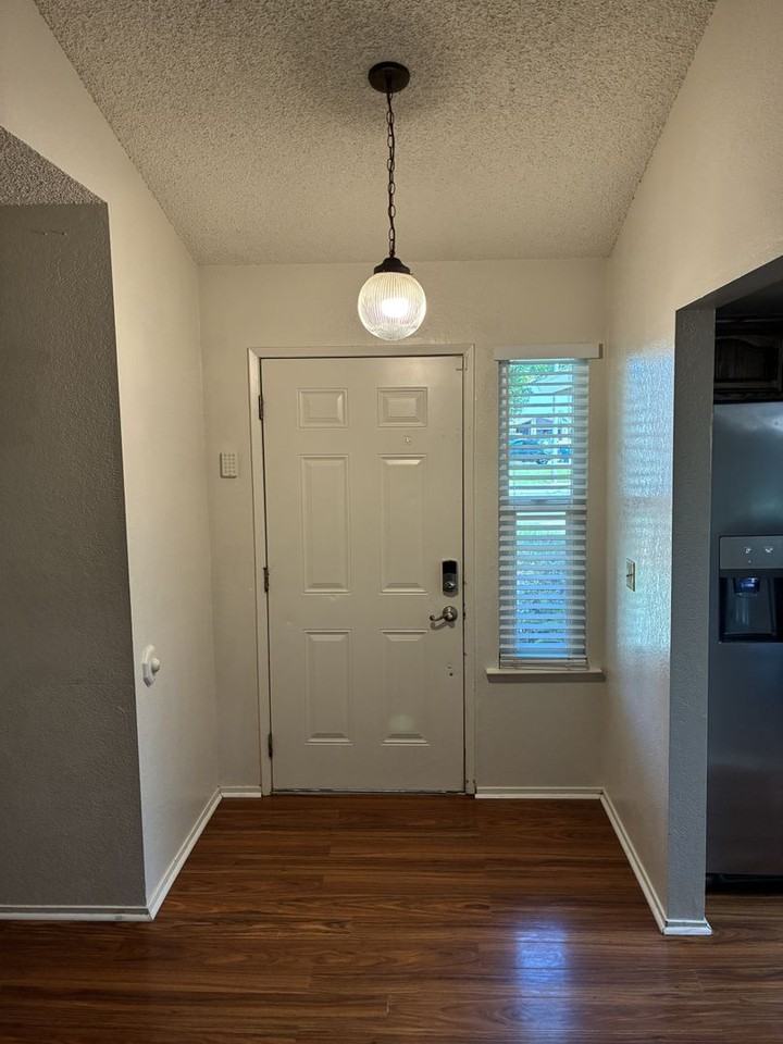 733 Mike Ln - Photo 2 of 21