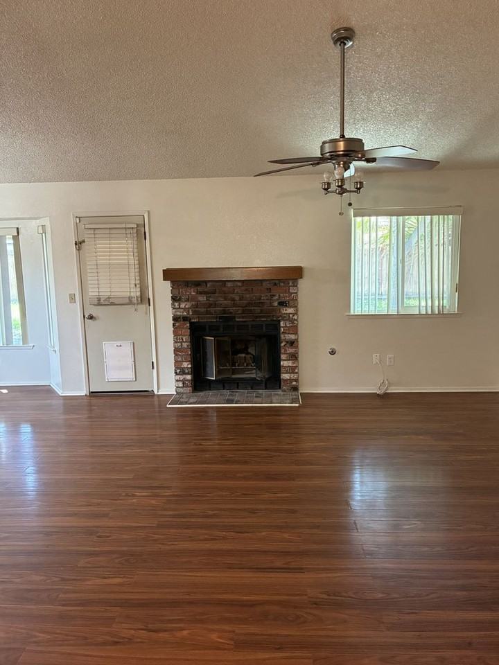 733 Mike Ln - Photo 3 of 21