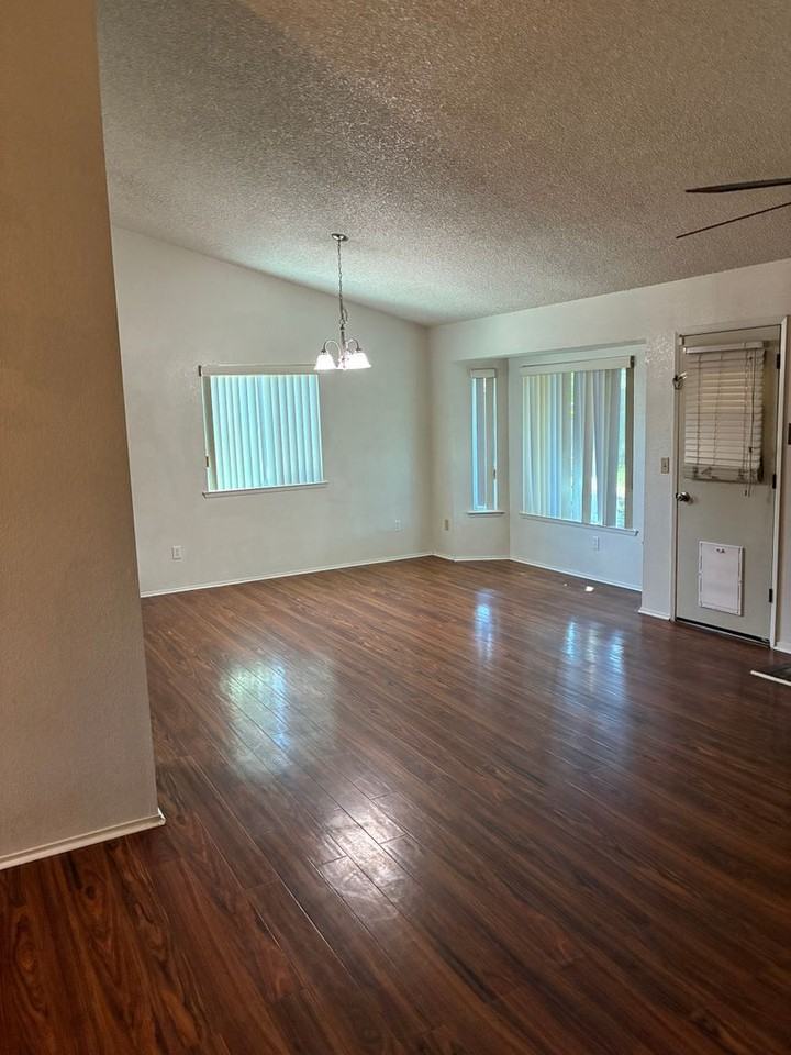 733 Mike Ln - Photo 4 of 21