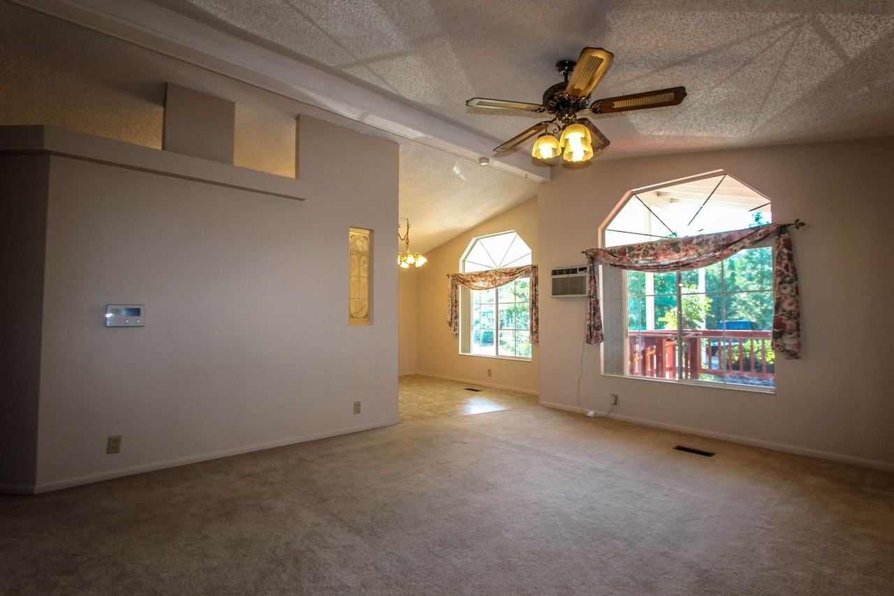 2851 Smoke Tree Ln #22 - Photo 3 of 18