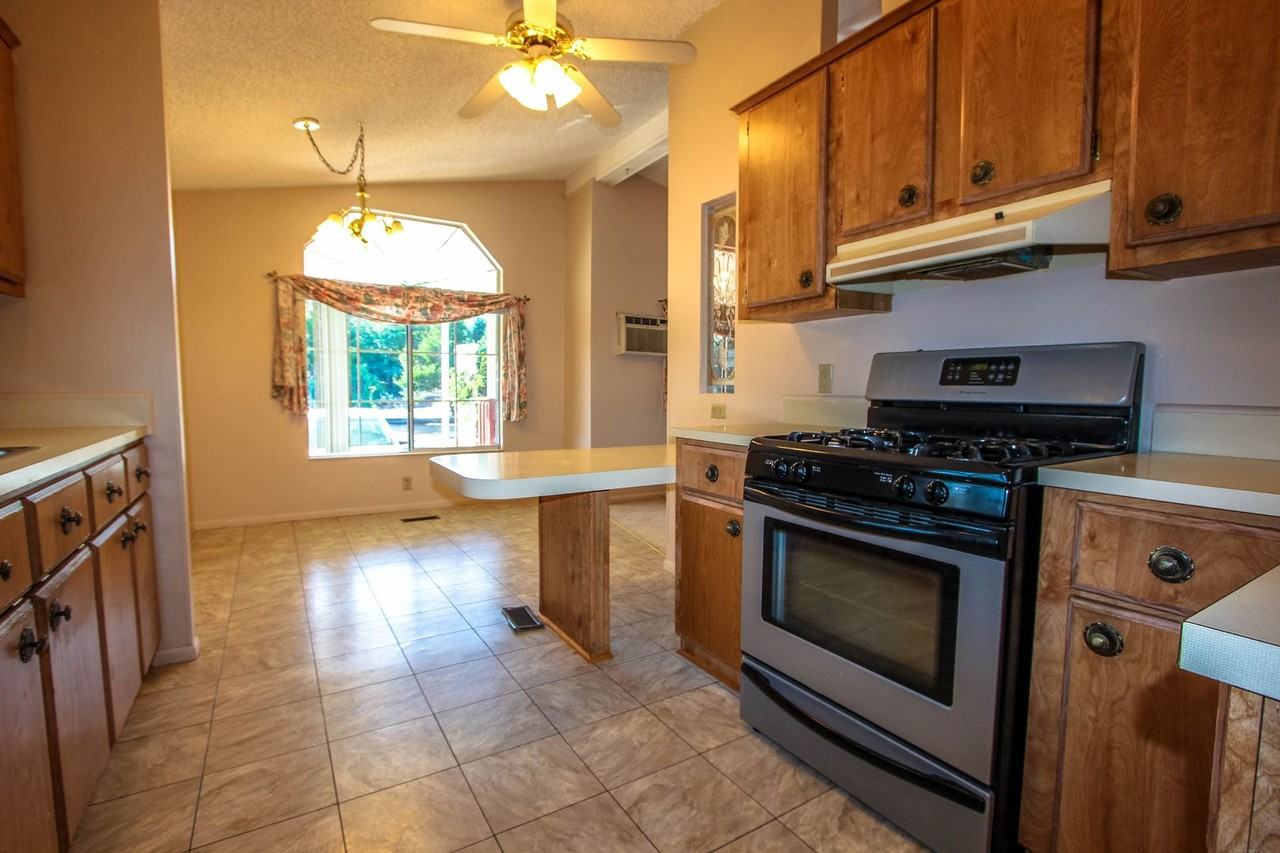 2851 Smoke Tree Ln #22 - Photo 5 of 18