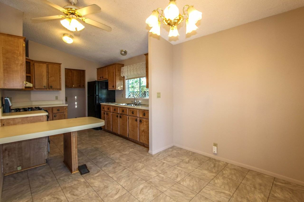 2851 Smoke Tree Ln #22 - Photo 6 of 18