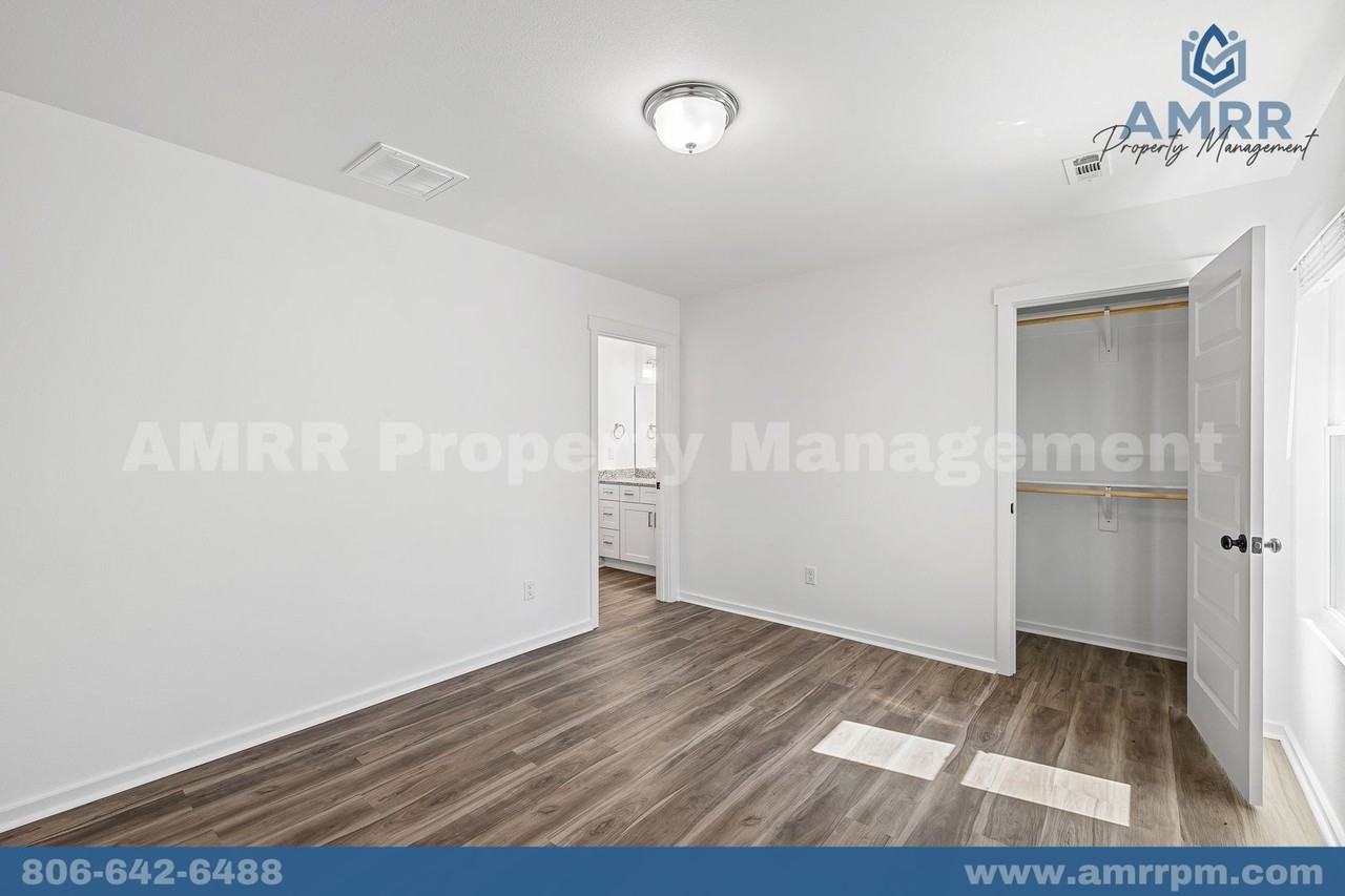 300 Honeybee Ave - Photo 2 of 23