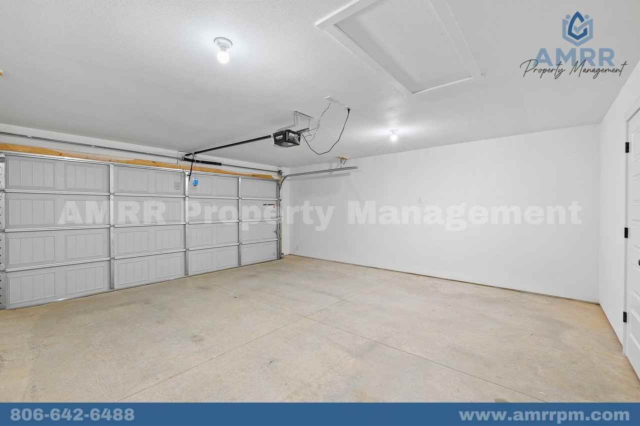 300 Honeybee Ave - Photo 6 of 23