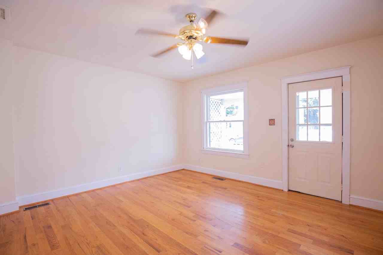 124 S Kentucky Ave - Photo 4 of 26