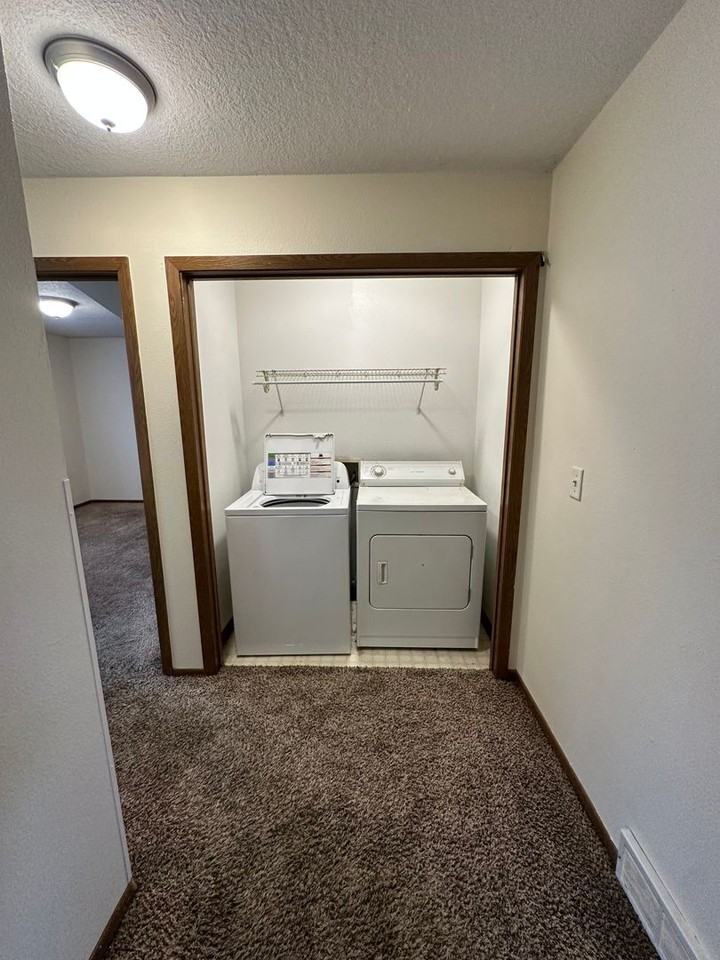 204 Jewel Drive - Photo 3 of 20