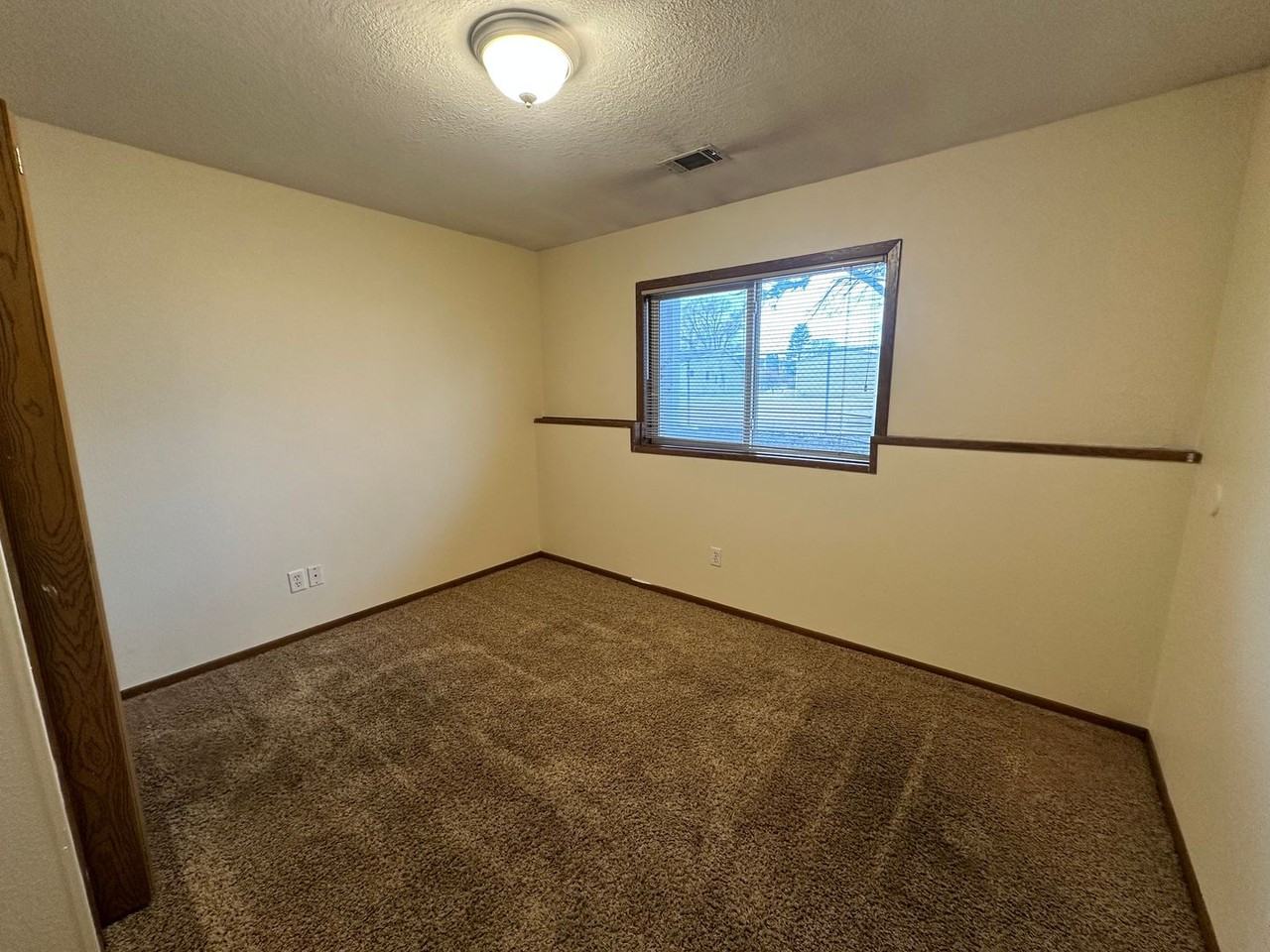 204 Jewel Drive - Photo 7 of 20
