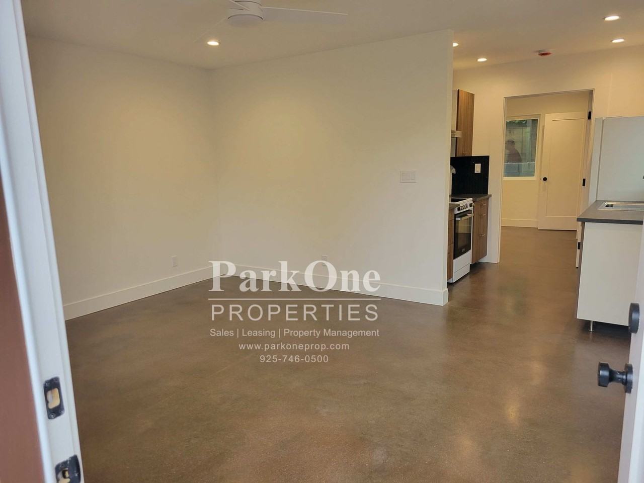 1012B Merrithew Dr - Photo 3 of 16