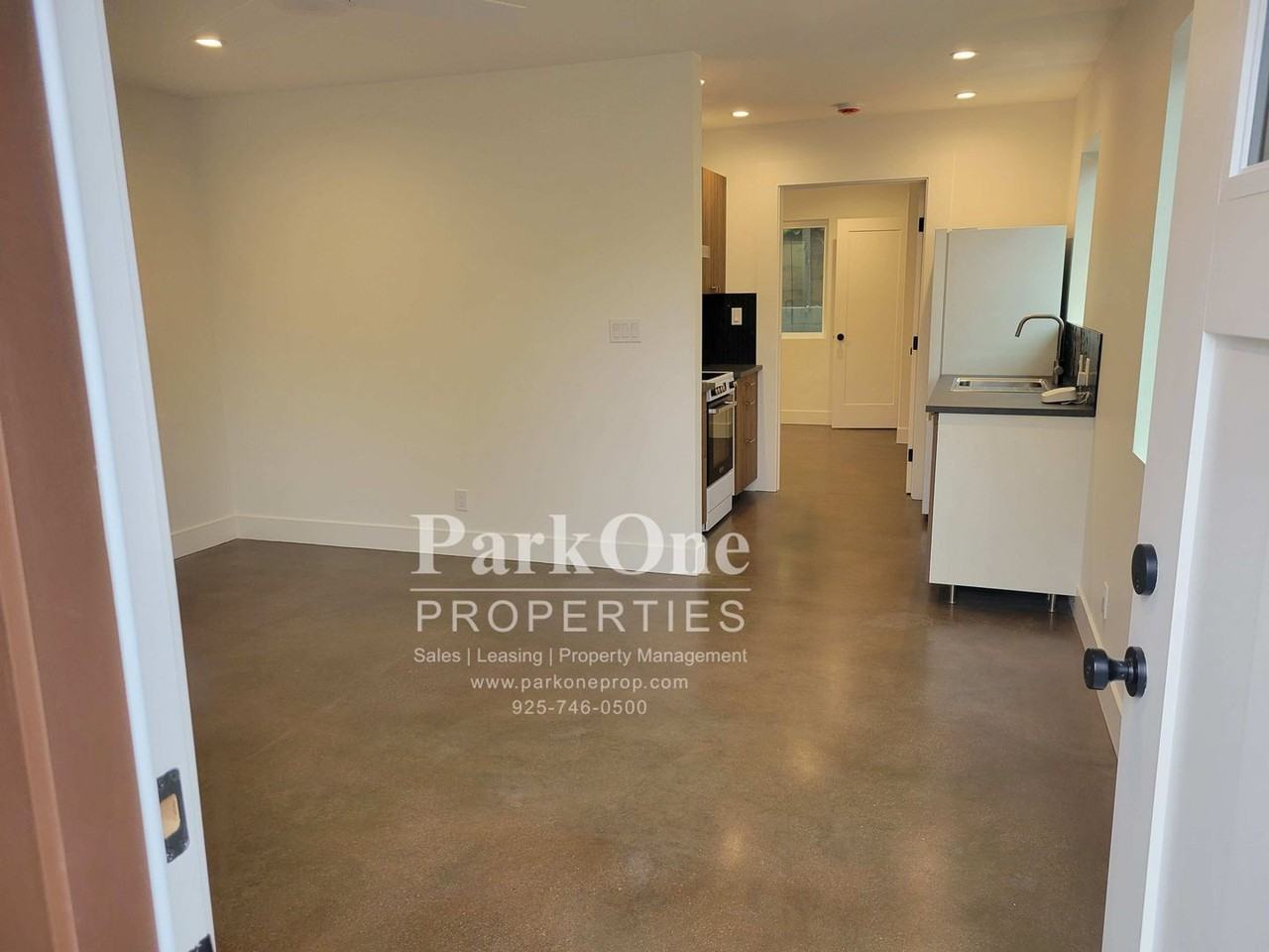 1012B Merrithew Dr - Photo 4 of 16
