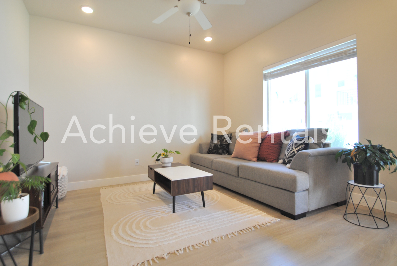2378 W Howard St - Photo 2 of 11