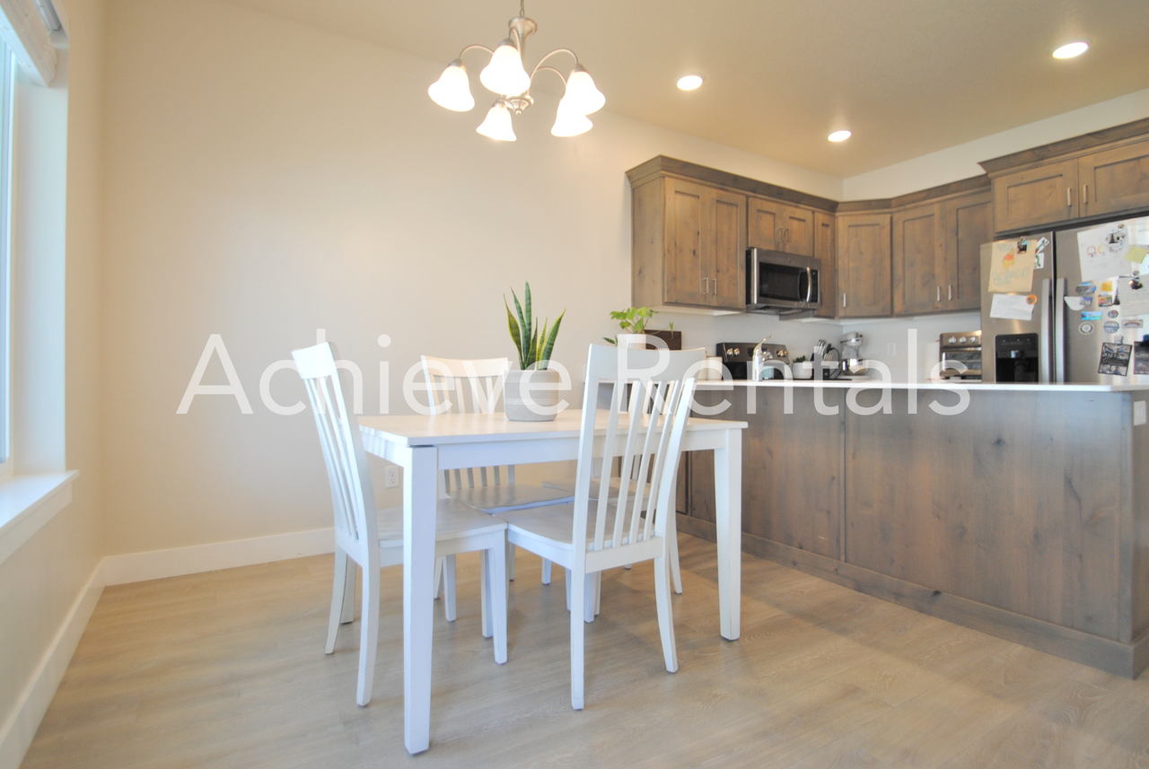 2378 W Howard St - Photo 3 of 11