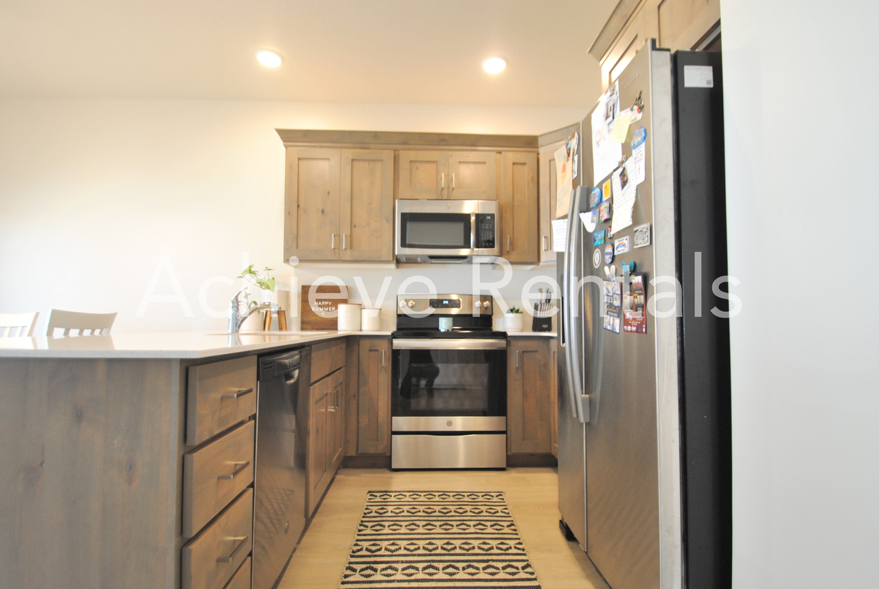 2378 W Howard St - Photo 4 of 11