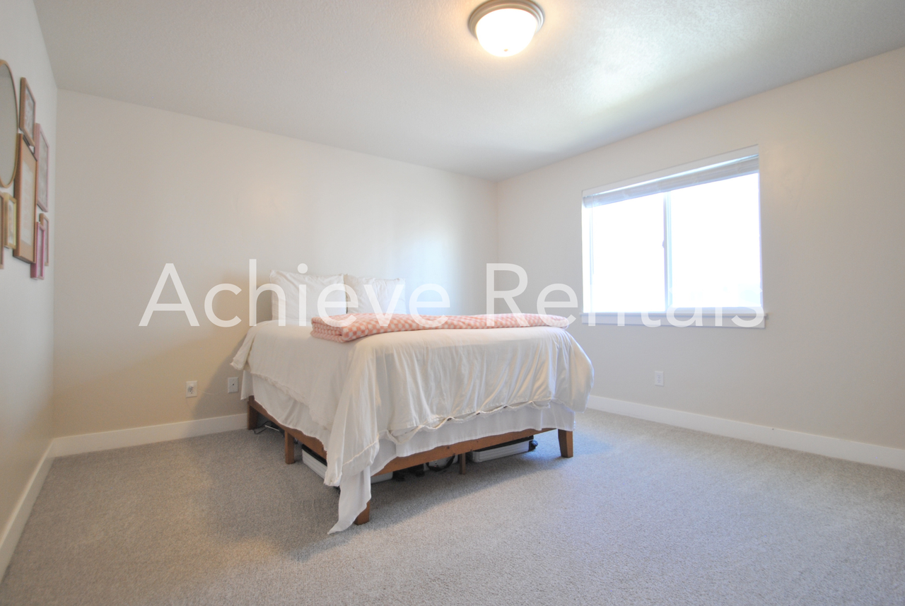 2378 W Howard St - Photo 6 of 11