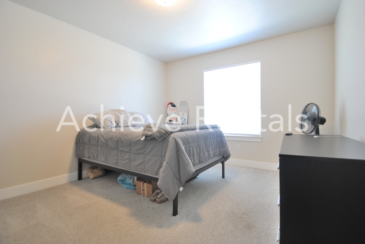 2378 W Howard St - Photo 7 of 11
