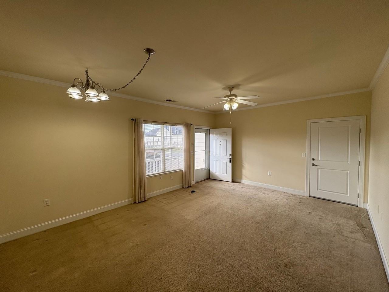 135 Yvon St - Photo 2 of 12