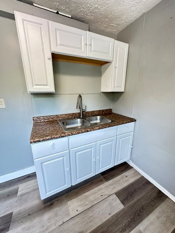 916 N Central Dr - Photo 2 of 6