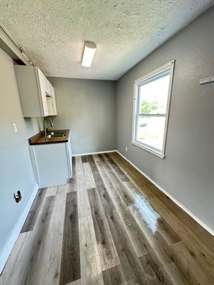 916 N Central Dr - Photo 3 of 6