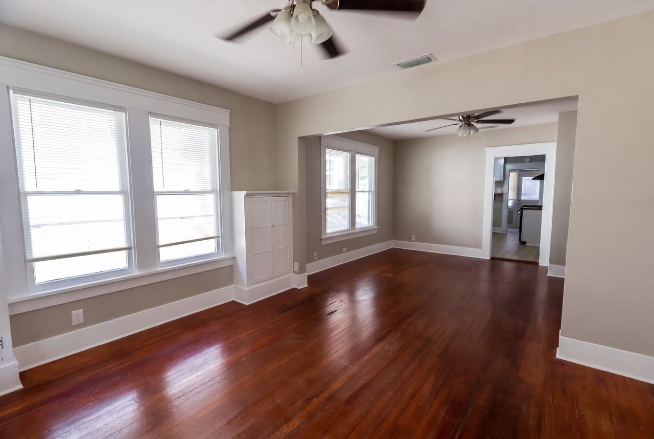742 Columbia St - Photo 2 of 11