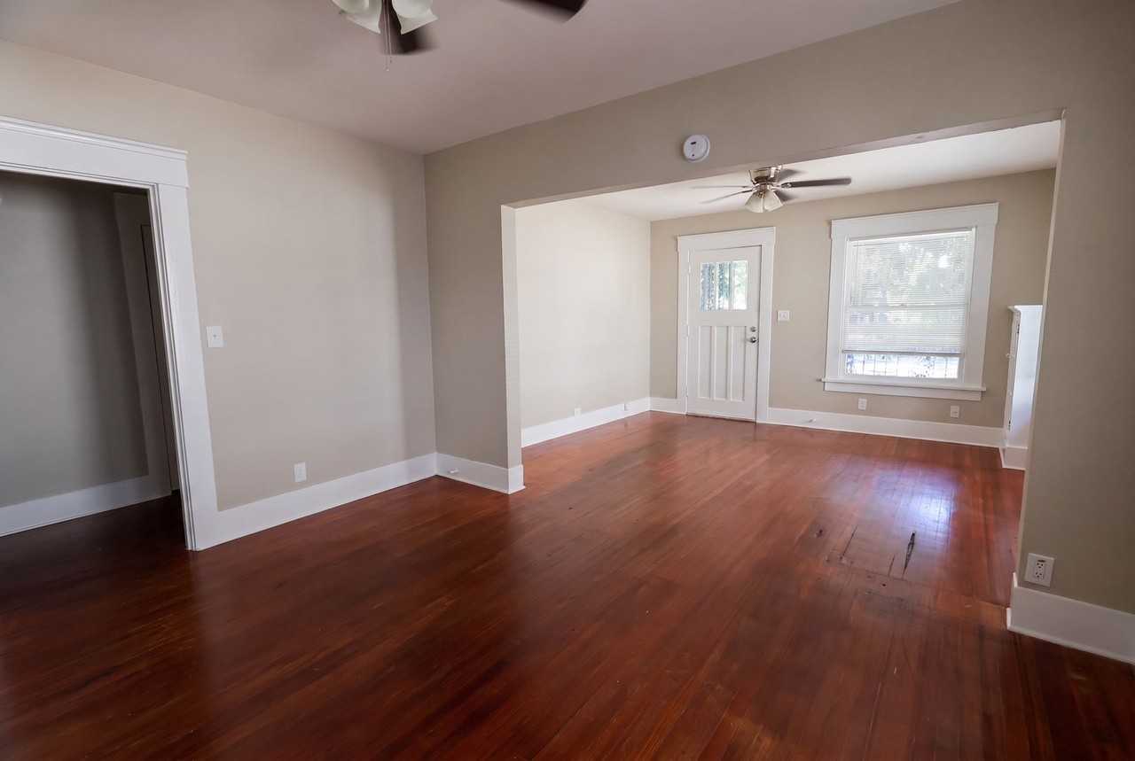 742 Columbia St - Photo 4 of 11