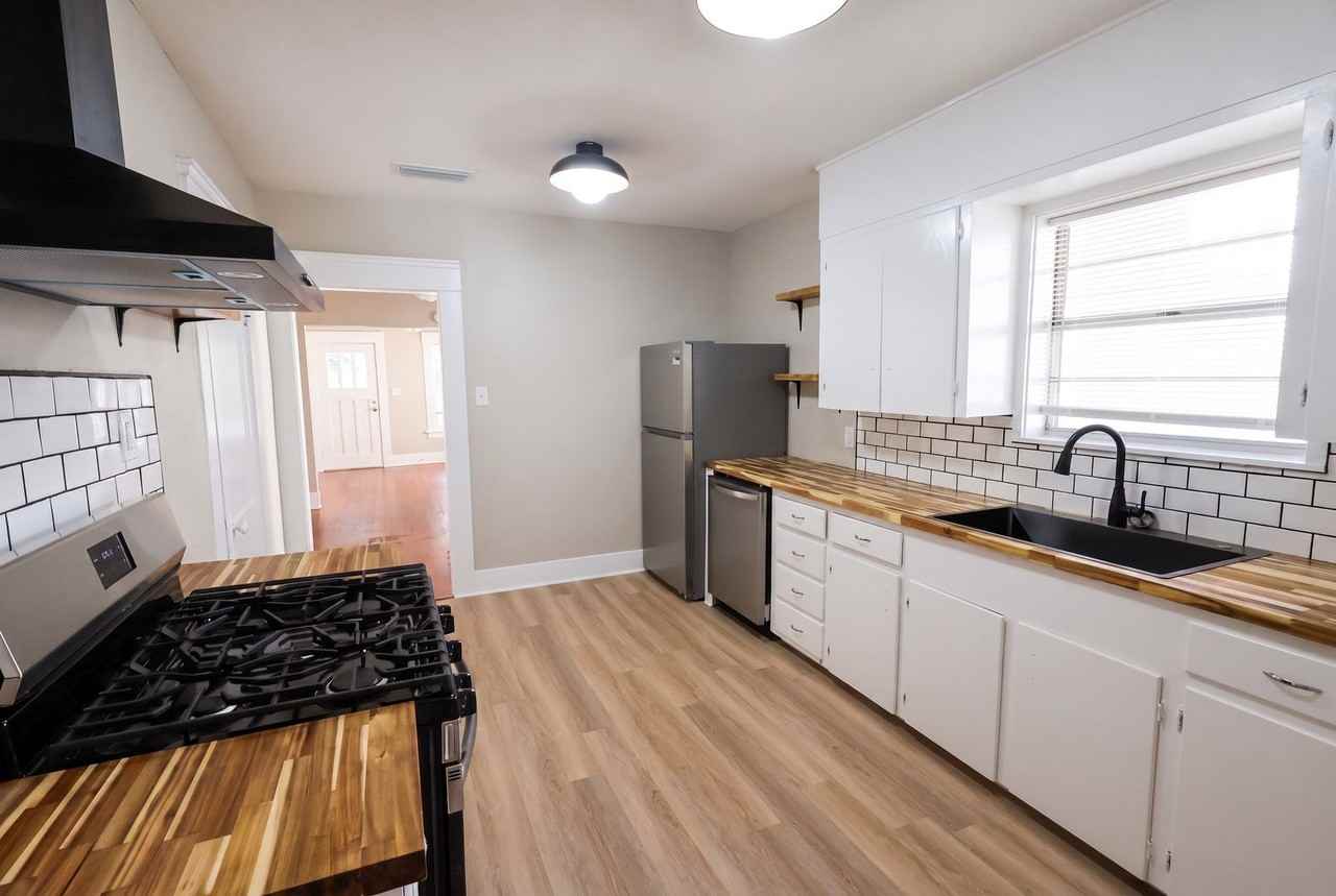 742 Columbia St - Photo 5 of 11