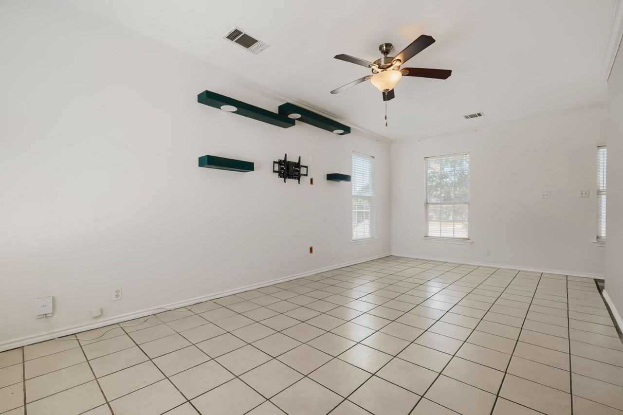 5635 Midcrown Dr - Photo 5 of 31