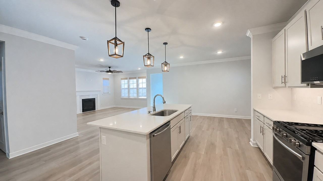 2218 Sanibel Ln - Photo 3 of 25