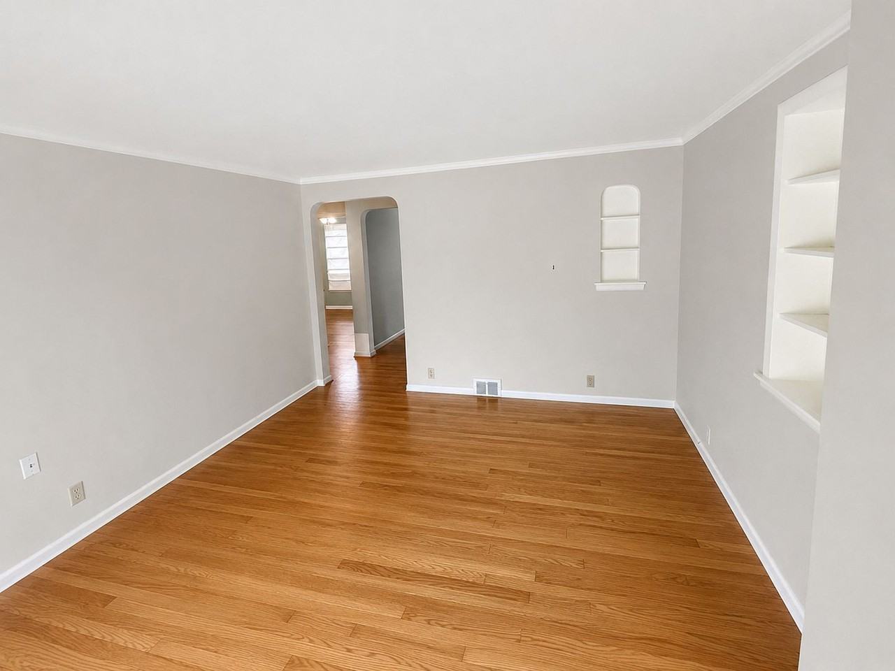 24550 Puritan Rd - Photo 2 of 9