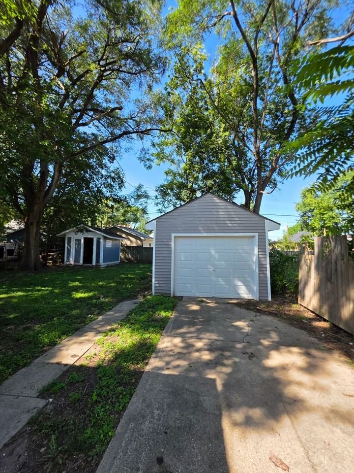 3111 Lincoln Ave - Photo 2 of 12