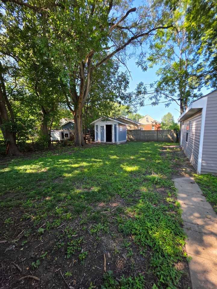3111 Lincoln Ave - Photo 3 of 12