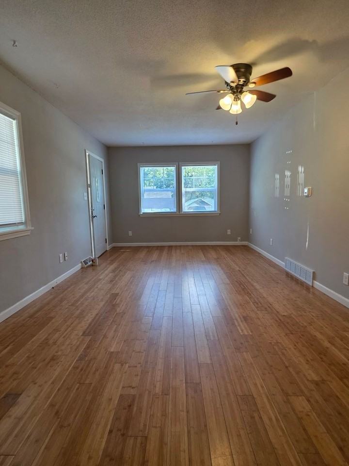 3111 Lincoln Ave - Photo 5 of 12